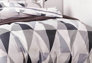 King Size Black White Repeated Triangle Quilt Cover Set(3PCS)