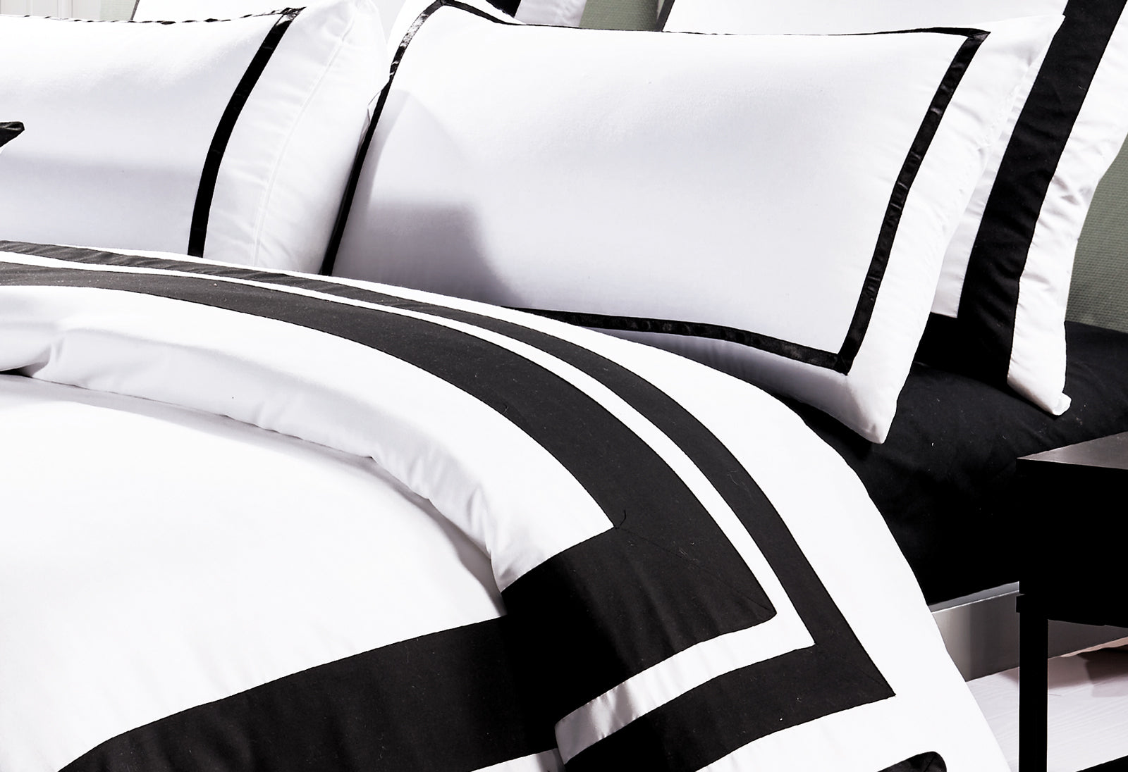 Super King Size Black and White Quilt Cover Set (3PCS)